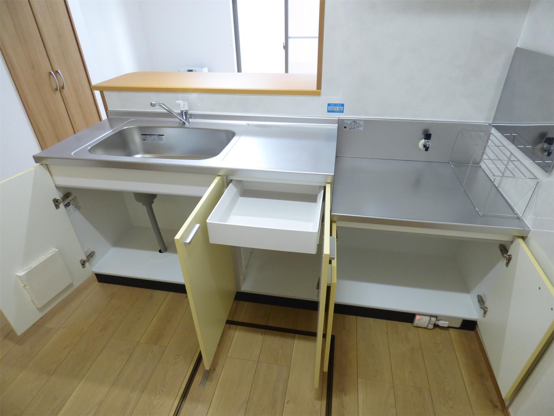 物件内観写真16　(キッチン収納)