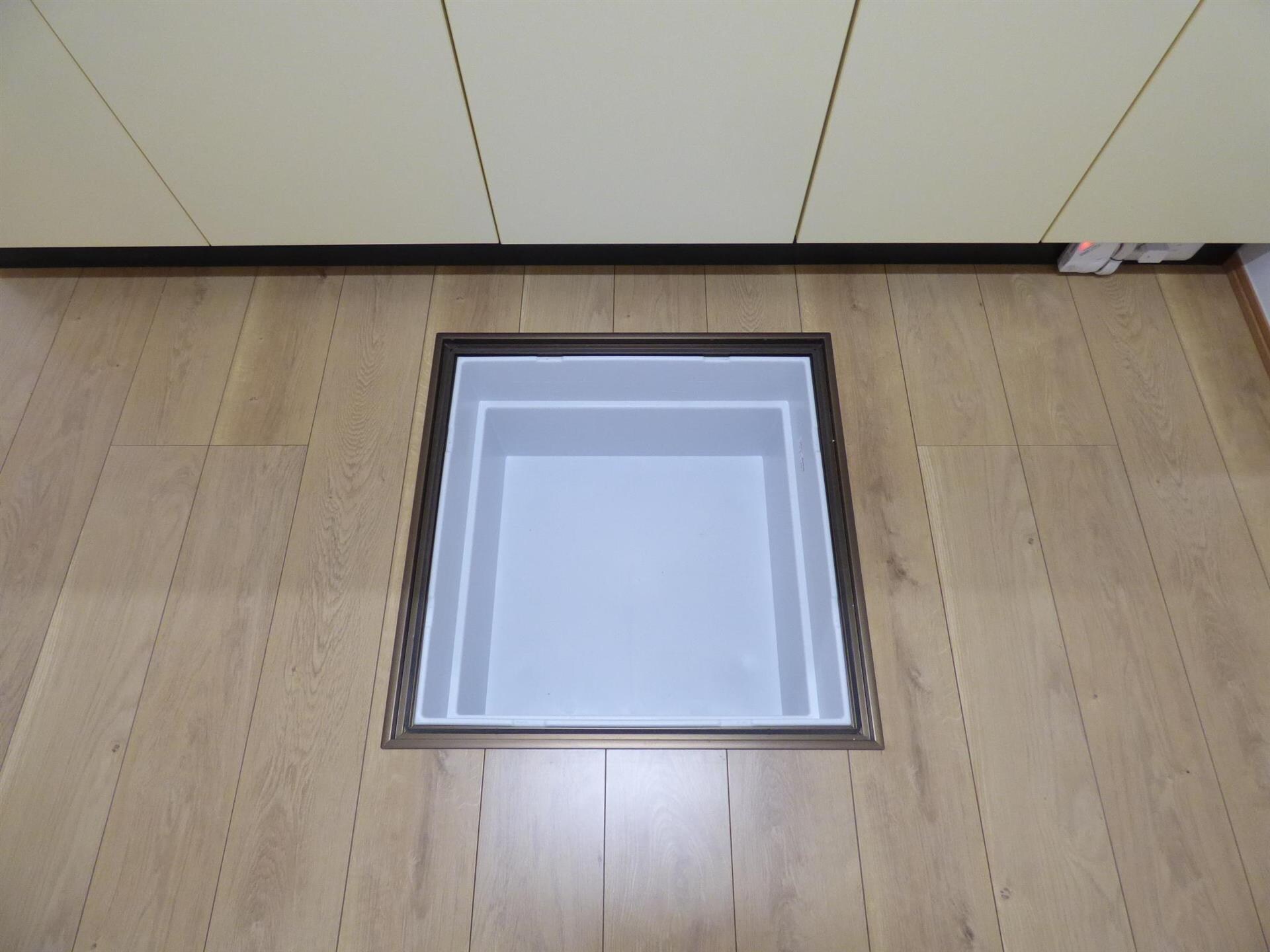 物件内観写真17　(床下収納)