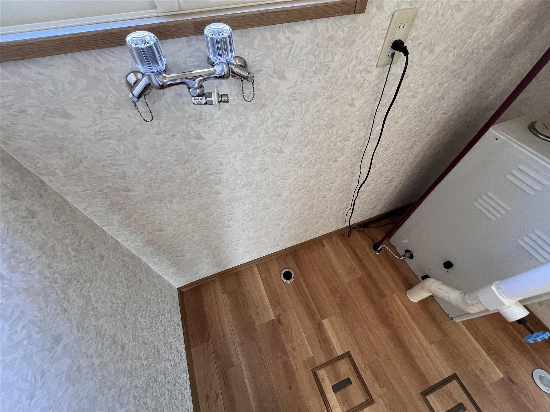 物件内観写真14　(洗濯機置場)