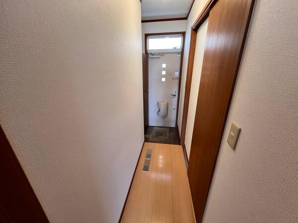 居室(玄関)