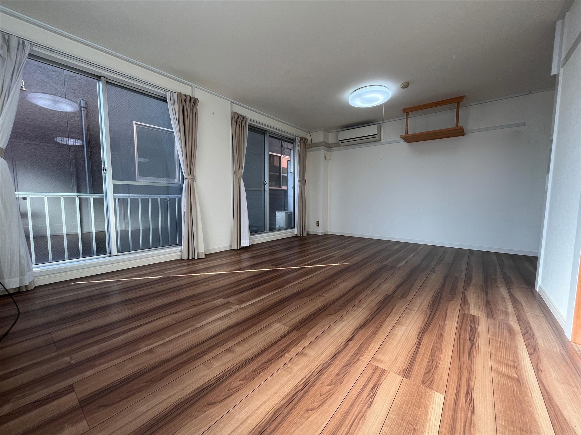 物件内観写真3　(洋室)