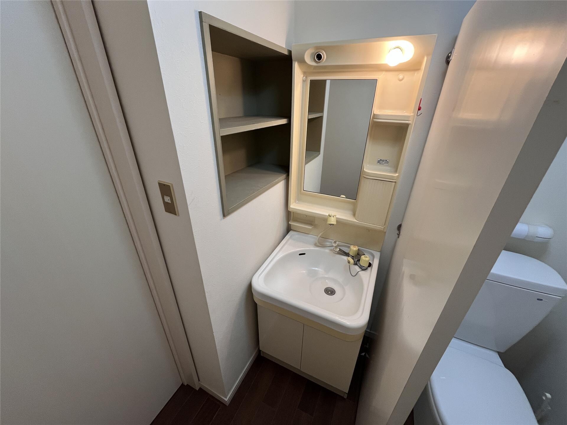 物件内観写真7　(洗面室)