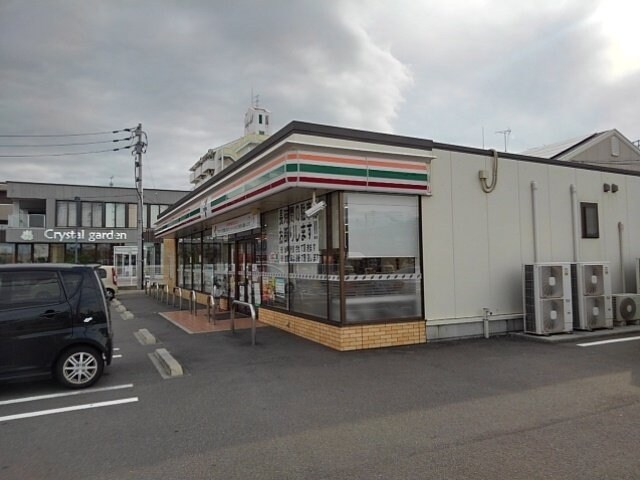 物件外観写真3　(セブンイレブン宇多津町二番丁店まで220m)