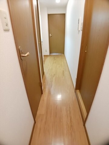 物件内観写真18　(明るい玄関です)