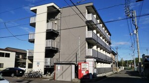 レオパレスサンサン木の実外観写真