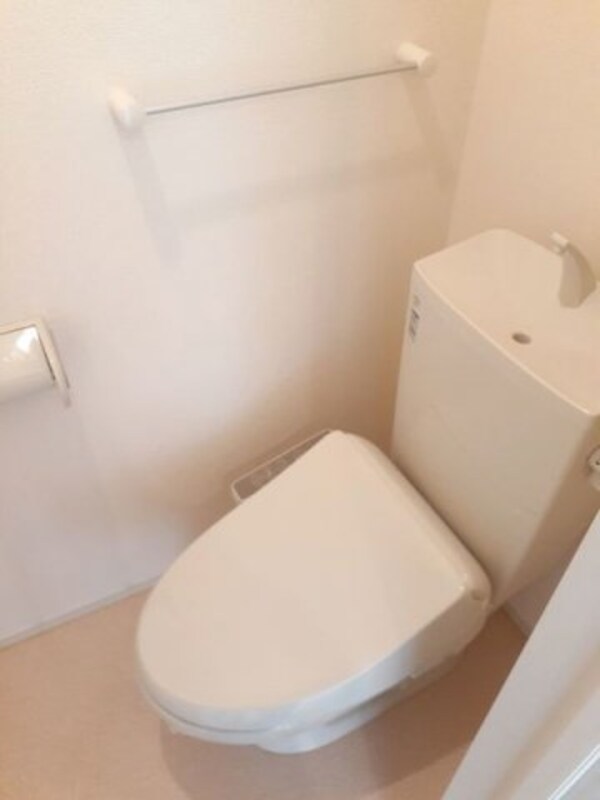トイレ(落ち着いた色調のトイレです)