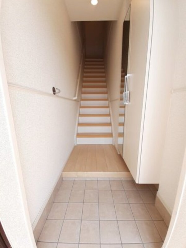 玄関(明るい玄関です)
