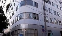 物件外観写真3　(クワヤ病院さんまで300m)