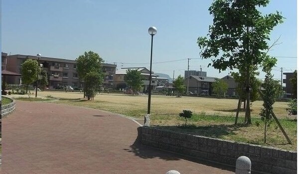 周辺環境(松縄流石中央公園さんまで450m)