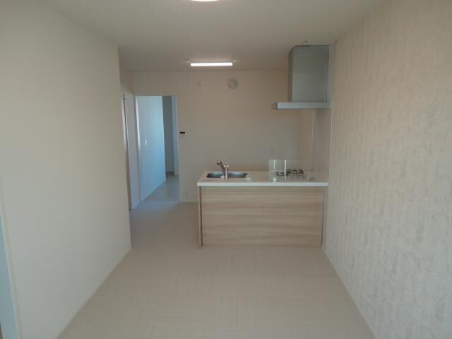 物件内観写真3　(リビング)