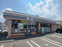 物件外観写真2　(セブンイレブン太田下町店さんまで120m)