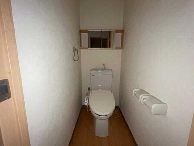 物件内観写真7　(シャワー付トイレ)