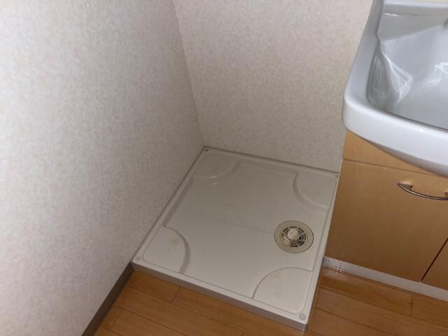 物件内観写真16　(洗濯機置場)