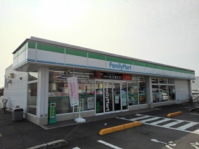物件外観写真4　(ファミリーマート丸亀金倉町店まで550m)