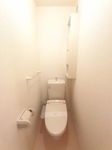 物件内観写真16　(シンプルで使いやすいトイレです)