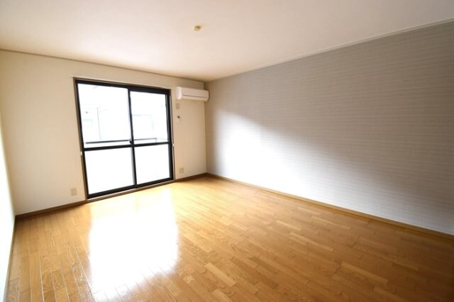 物件内観写真2　(他部屋参照)