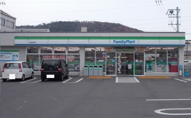 物件外観写真6　(ファミリーマート仏生山店さんまで750m)