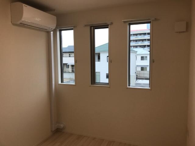 物件内観写真2　(室内)