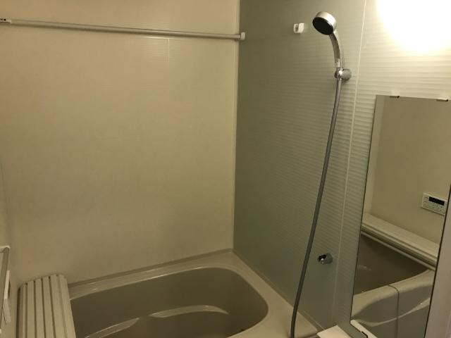 物件内観写真5　(ユニットバス)