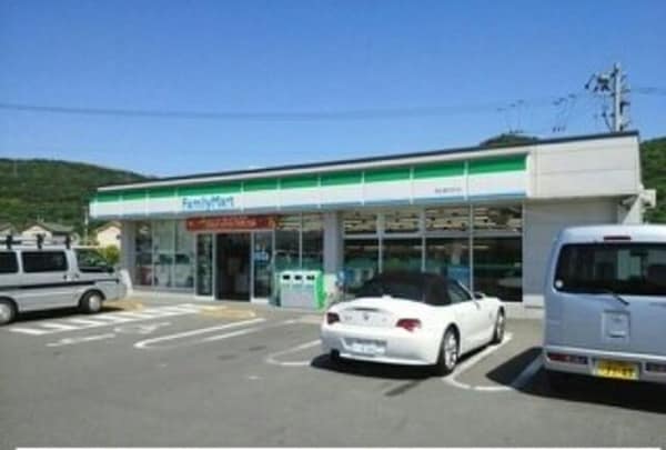周辺環境(ファミリーマート高松鶴市店さんまで180m)