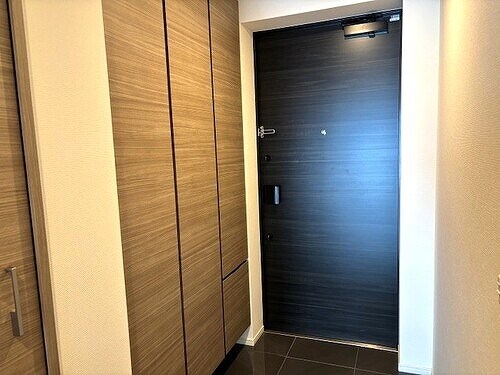 物件内観写真8　(玄関)