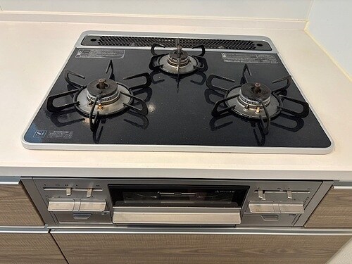 物件内観写真18　(三口ガスコンロ、グリル)