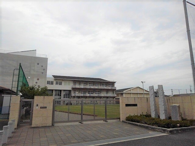 物件外観写真7　(坂出市立坂出小学校まで1100m)