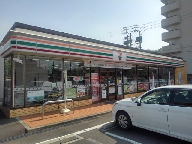 物件外観写真3　(７－１１丸亀城東町２丁目店まで800m)