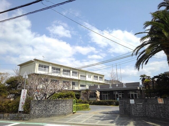 物件外観写真5　(坂出市立林田小学校まで1800m)