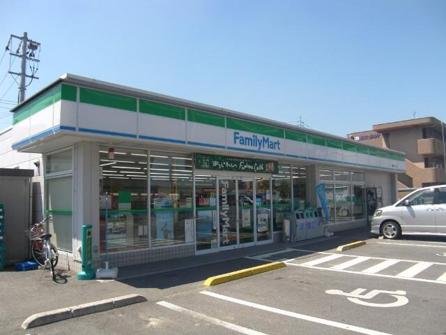 物件外観写真5　(ファミリーマートレインボー通り店まで366ｍ)