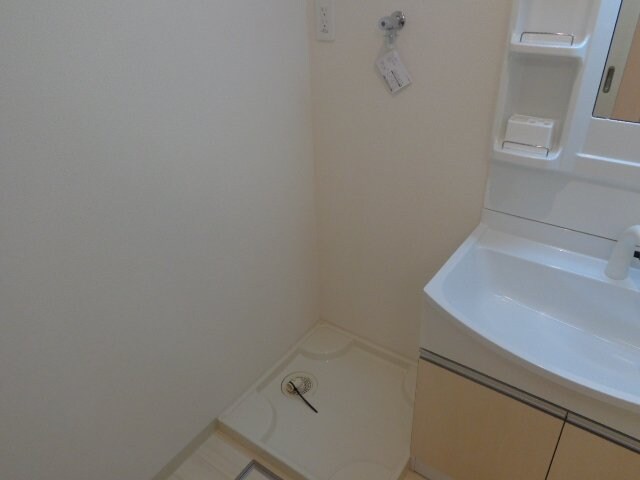 物件内観写真16　(洗濯機置場)