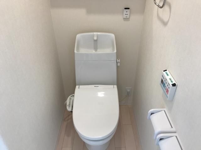 物件内観写真12　(シャワー付トイレ)