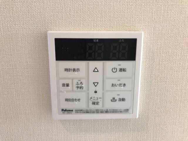 物件内観写真22　(給湯器リモコン)