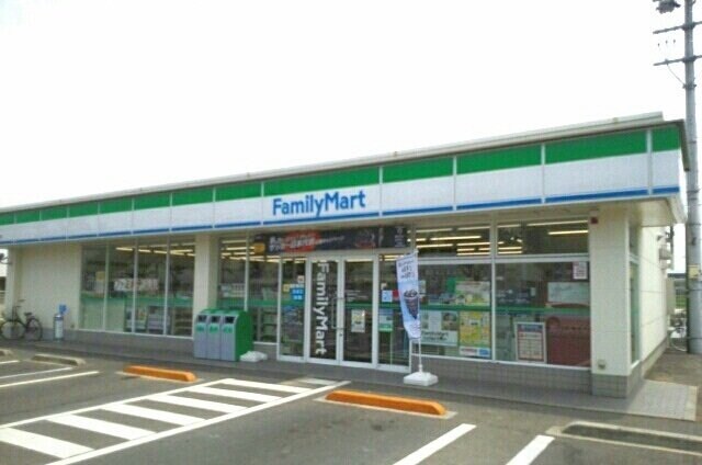 物件外観写真4　(ファミリーマート様まで187m)