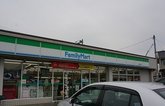物件外観写真5　(ファミリーマート鶴市町店様まで700m)