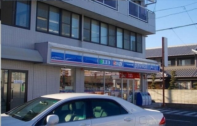 物件外観写真3　(ローソンさんまで450m)