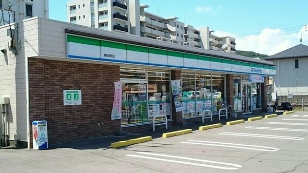 周辺環境(ファミリーマート高松昭和店さんまで1600m)