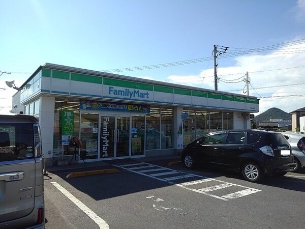 周辺環境(ファミリーマート坂出川津町店まで1100m)
