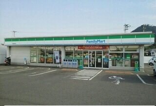 物件外観写真4　(ファミリーマート高松香西北店様まで400m)
