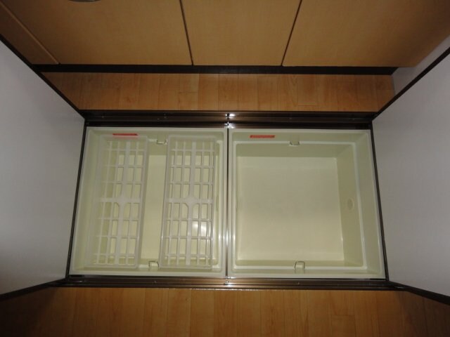物件内観写真21　(床下収納)