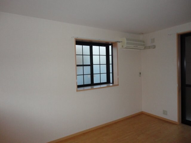 物件内観写真23　(出窓)