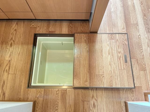 物件内観写真20　(床下収納)