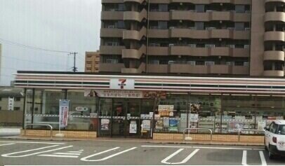 物件外観写真7　(セブンイレブンさんまで1100m)