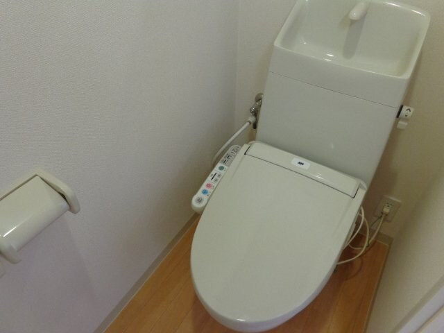 物件内観写真7　(シャワー付トイレ)