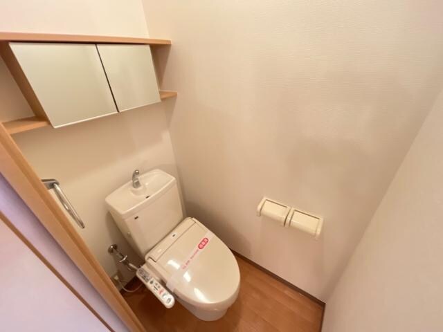 物件内観写真5　(シャワー付トイレ)