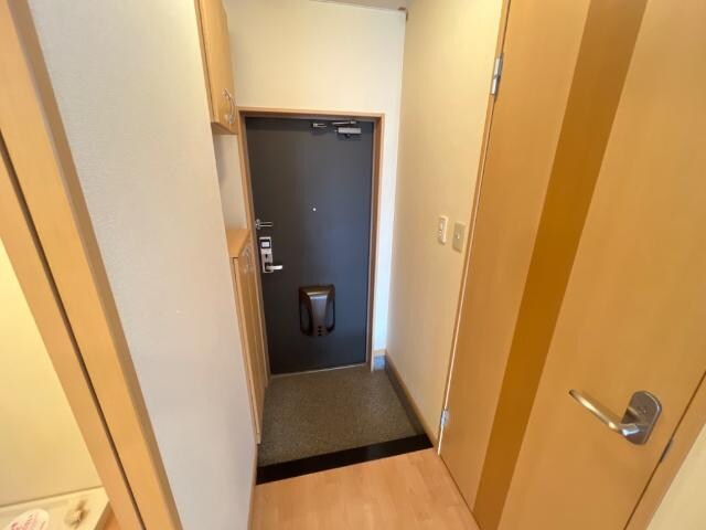 物件内観写真16　(玄関)