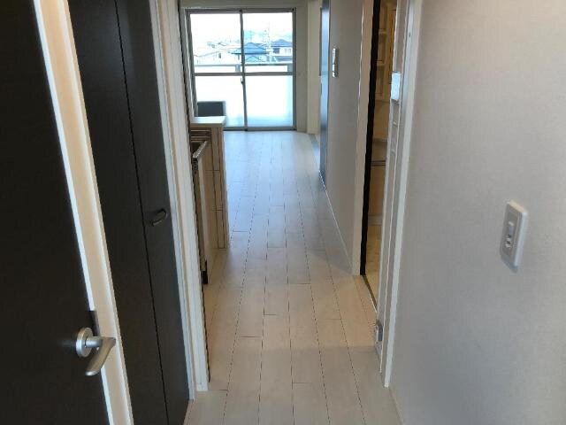 物件内観写真9　(玄関)