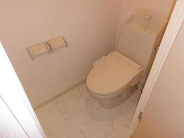 物件内観写真7　(シャワー付トイレ)