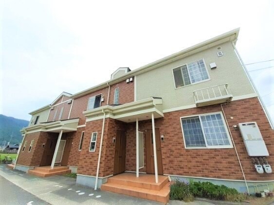 物件外観写真1　(外観もきれいです)