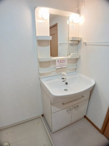 物件内観写真12　(コンパクトで使いやすい洗面所)